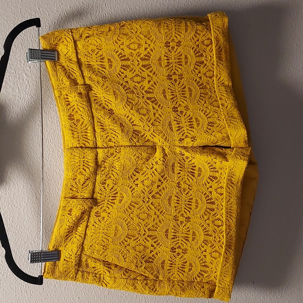 Ann Taylor Factory Yellow Lace Shorts w/ Cuffed Hem Pockets & Belt Loops Size 2
